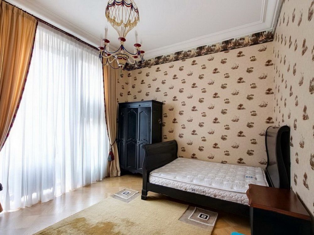 5 Ти комнатная квартира в Москве.