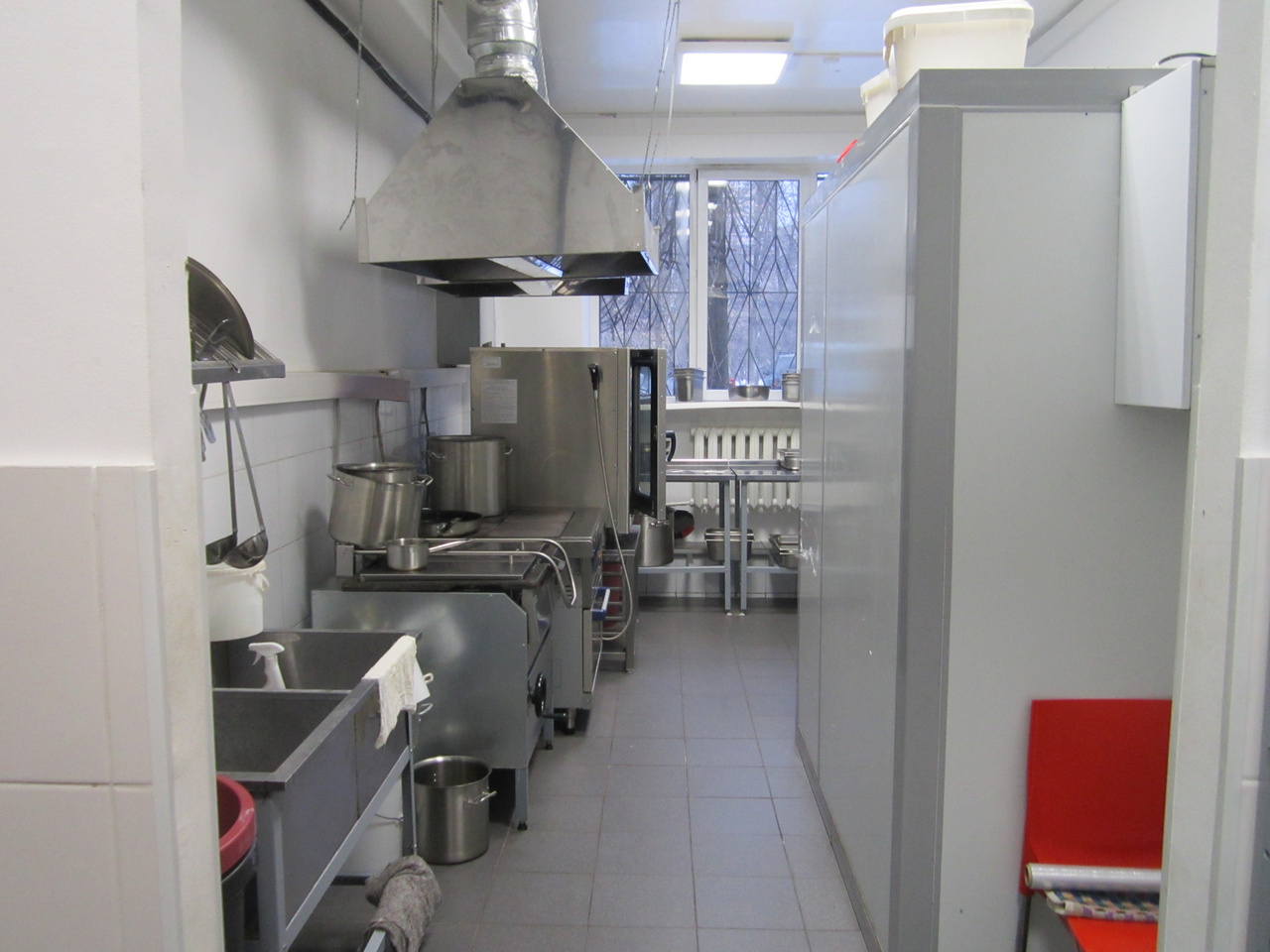 интерьеры общественных столовых. помещение для ресторана купить. кухня предприятия общественного питания. оборудование горячего цеха ресторана. кухня (помещение).