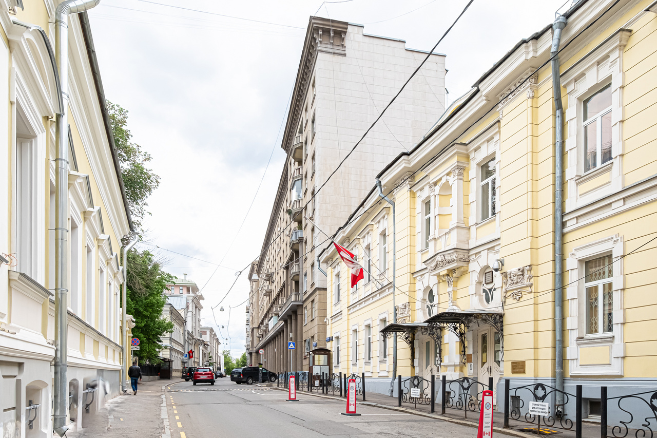 староконюшенный переулок москва