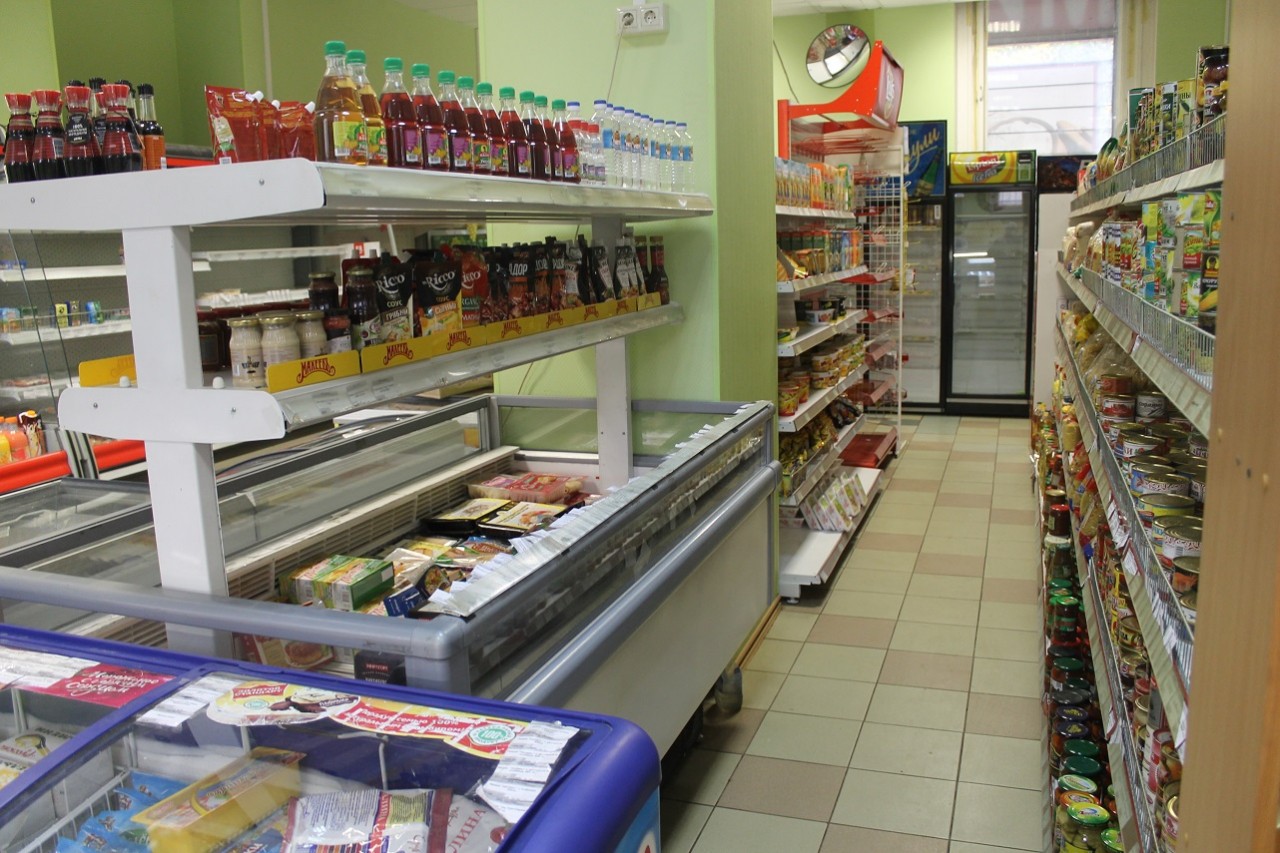 Сдам площадь в магазине. Помещение под продуктовый магазин. Помещение под торговлю. Сдается в аренду магазин. Аренда магазина.