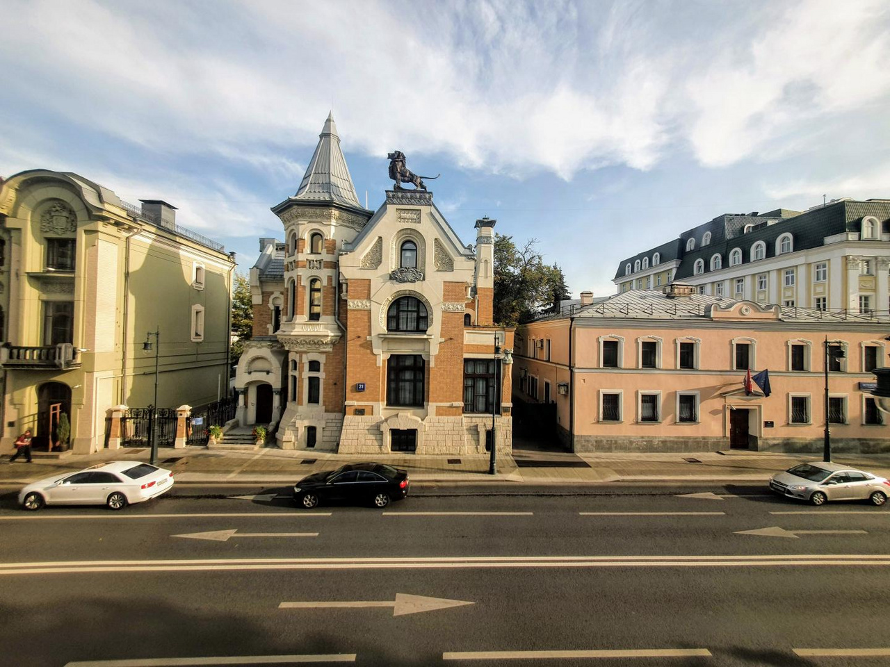 Улица остоженка в москве