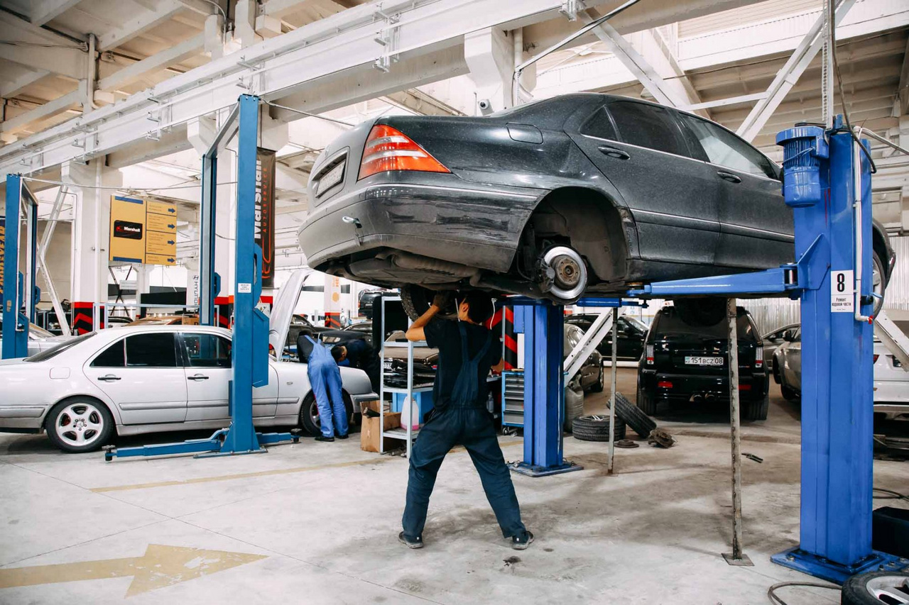 2 механика открыли автомастерскую. Автосервис с выездом к автомобилю. Открытие автомастерской. Как открыть автосервис. Компьютер в автосервисе.