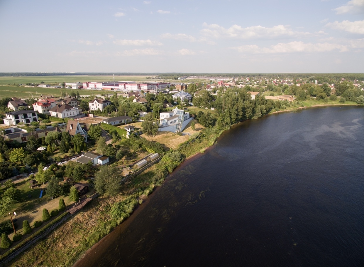 Новосаратовка. Пляж, деревня Новосаратовка. Новосаратовка Ленинградская область. Новосаратовка пляж. Дом Виролайнена Новосаратовка.