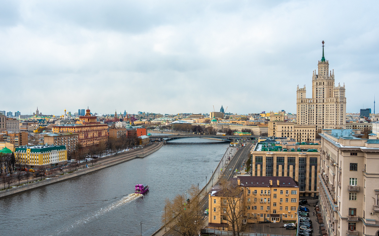 Напротив москва. Дом напротив Котельнической набережной. Москва напротив Котельнической. Москва, Таганский район, Котельническая набережная, д.1/15. Дом напротив дома на Котельнической.