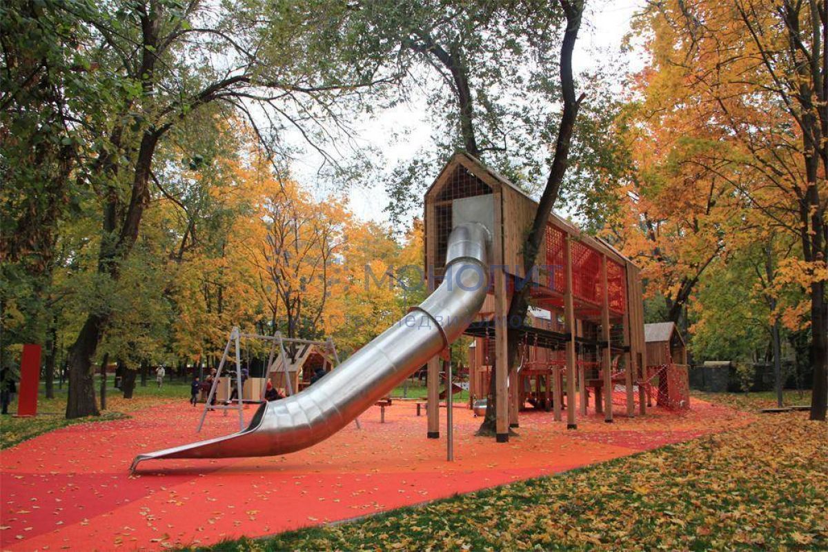 Последний playground. Парк красная Пресня Красногвардейские пруды. Парк красная Пресня площадки. Парк красная Пресня детские площадки. Детская площадка в парке красная Пресня.